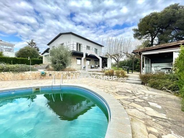 Chalet en venta en Banyoles photo 0