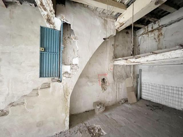 Edificio en venta en Valencia, Ciutat Vella photo 0