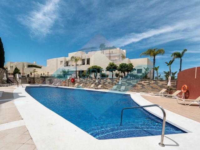 Aticos en venta en Marbella, Alto de los Monteros photo 0