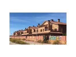 Edificio en venta en Pinseque photo 0