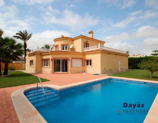Chalet en venta en Orihuela Costa, Cabo Roig photo 0