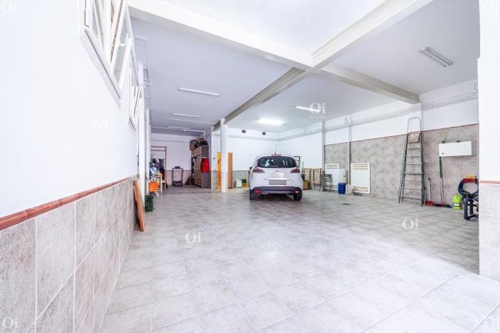 Casa con terreno en venta en Tiana photo 0