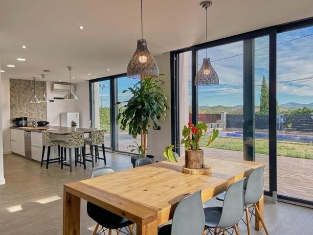 Casas de pueblo en venta en Barcelona photo 0