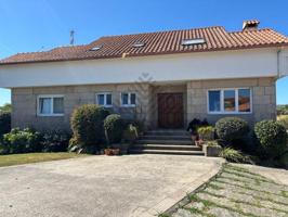 Chalet en venta en Nigrán photo 0