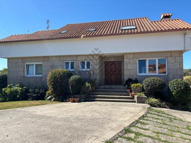 Chalet en venta en Nigrán photo 0