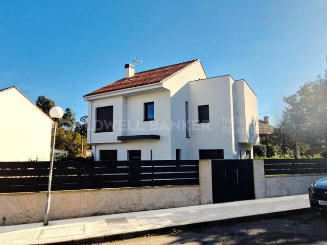 Chalet en venta en Baiona photo 0