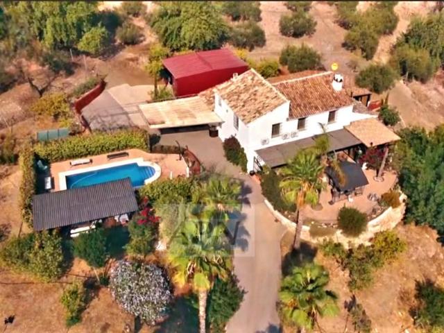 Casa con terreno en venta en Alora photo 0