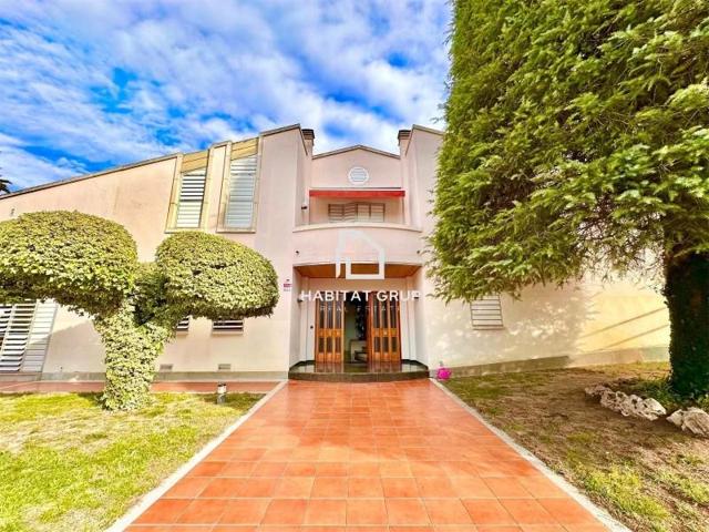 Chalet en venta en Banyoles photo 0