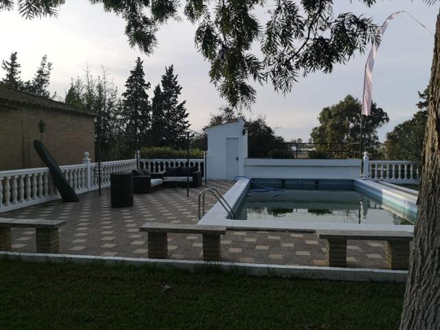 Chalet en venta en Coria del Río, Coria Del Rio photo 0