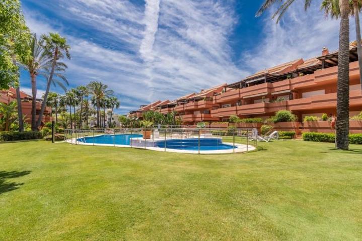 Aticos en venta en Marbella, Puerto - Puerto Banús photo 0