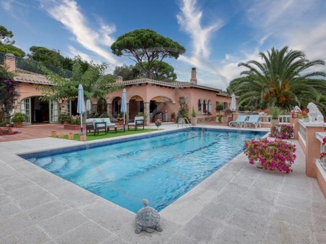 Chalet en venta en Castell-Platja d'Aro photo 0