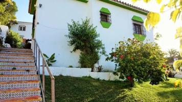 Chalet en venta en Benalmádena, Arroyo de la Miel photo 0