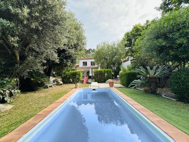 Casa en venta en Sant Andreu de Llavaneres photo 0