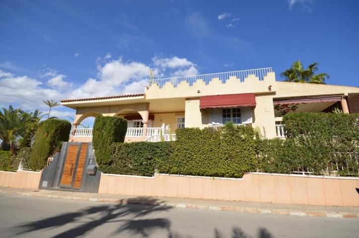 Chalet en venta en Torrevieja, La veleta photo 0