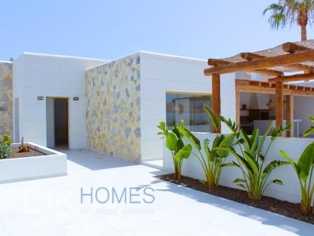 Chalet en venta en Torrevieja photo 0