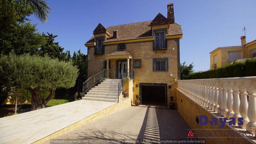 Chalet en venta en Torrevieja, La Mata photo 0