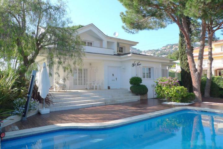 Casa en venta en Lloret de Mar, Roca Grossa photo 0