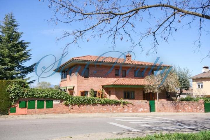 Chalet en venta en Girona, Girona photo 0