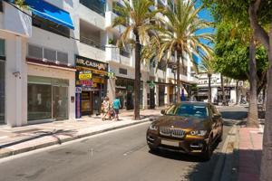 Local comercial en venta en Marbella, Marbella photo 0
