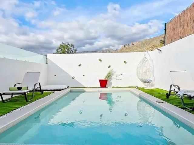 Chalet en venta en Adeje photo 0