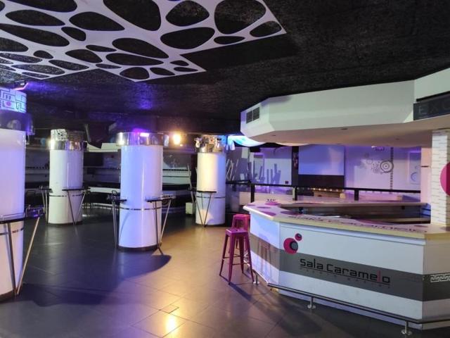 Local comercial en venta en Benalmádena, Puerto Marina photo 0