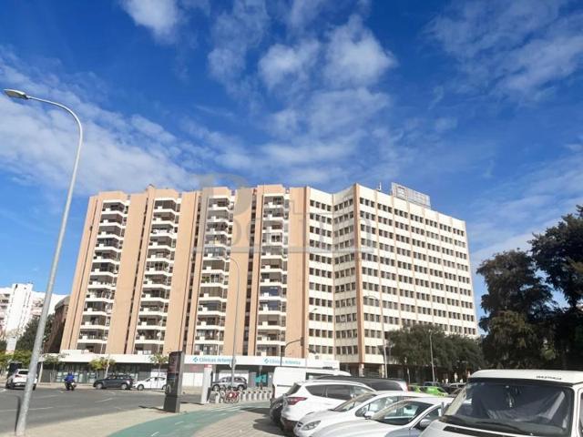 Oficina en venta en Sevilla, Los Remedios photo 0