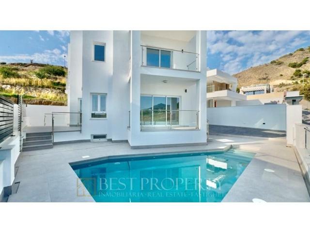 Chalet en venta en Nerja photo 0