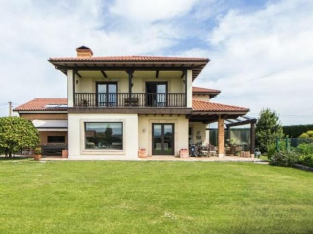 Chalet en venta en Soto del Barco photo 0