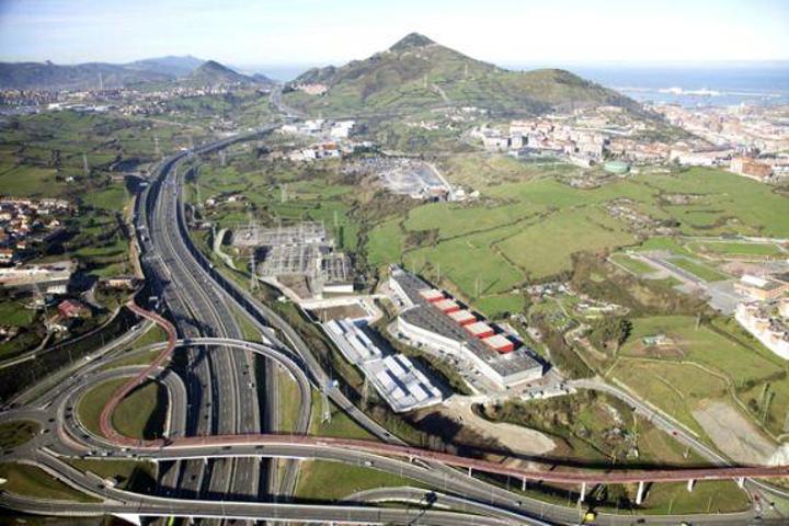 Edificio en venta en Portugalete, Ballonti photo 0