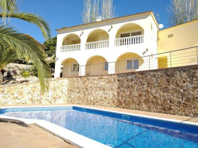 Casa en venta en Castell-Platja d'Aro, Castell d'Aro photo 0