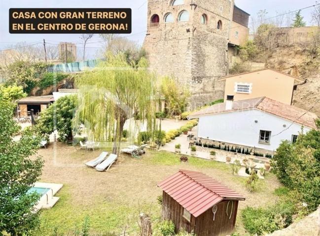 Chalet en venta en Girona photo 0