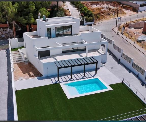 Chalet en venta en Alhaurín de la Torre, Pinos de Alhaurin photo 0