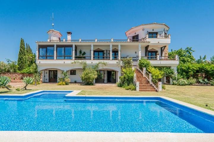 Chalet en venta en Cártama, Costa del Sol photo 0