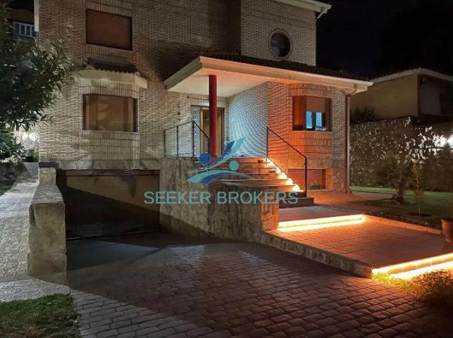 Chalet en venta en Madrid, Madrid photo 0