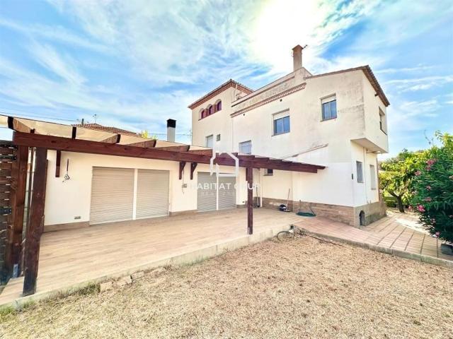 Chalet en venta en Banyoles photo 0