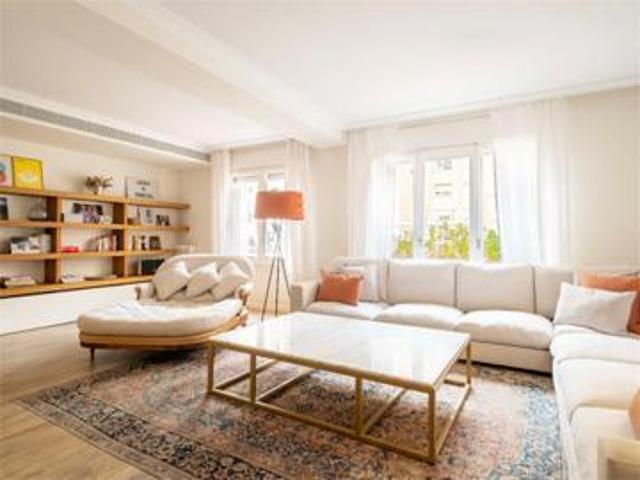 Apartamento en venta en Barcelona photo 0