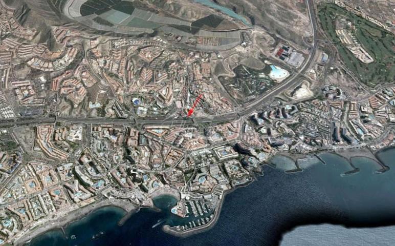 Local comercial en venta en Adeje photo 0