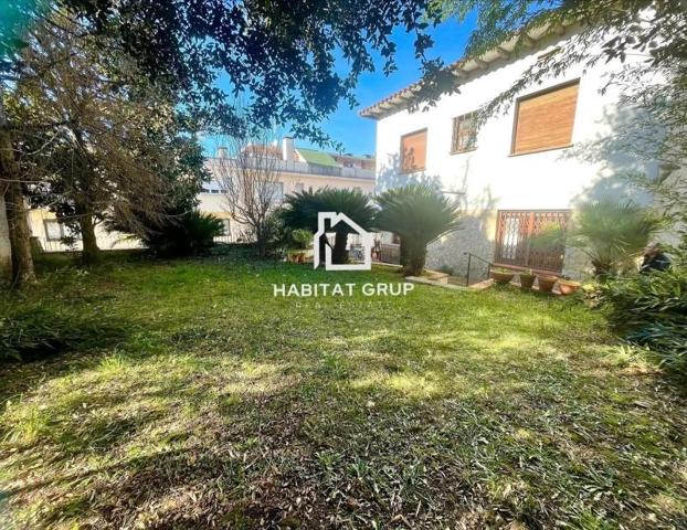 Chalet en venta en Girona photo 0