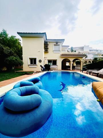 Chalet en venta en Benalmádena photo 0