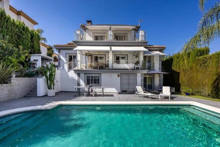 Chalet en venta en Coín, Coín photo 0