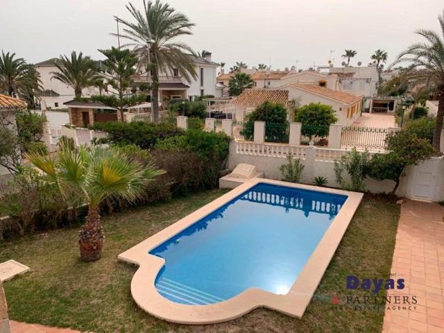 Chalet en venta en Orihuela Costa, La Zenia photo 0