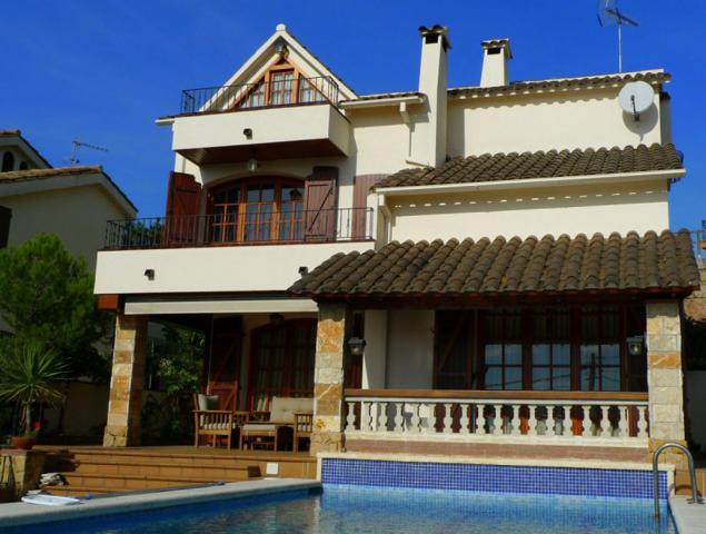 Chalet en venta en Lloret de Mar, Fenals photo 0