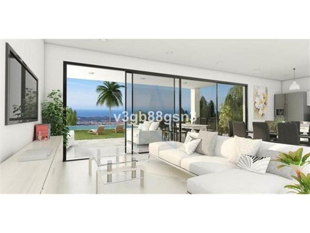 Chalet en venta en Mijas photo 0