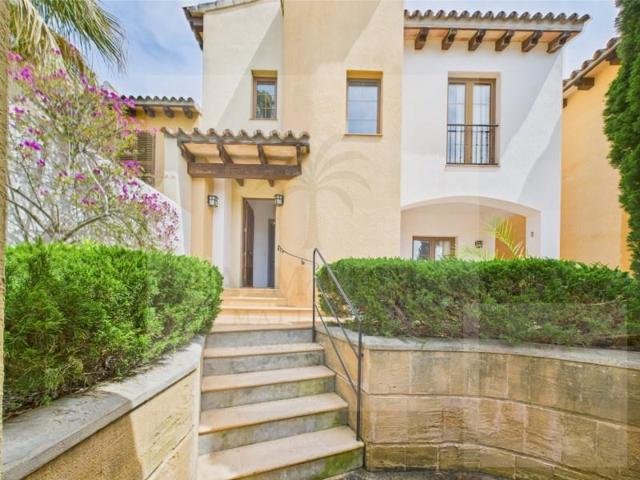 Chalet en venta en Calvia photo 0