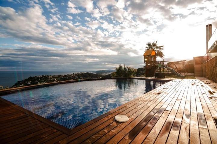 Adosada en venta en Lloret de Mar, Canyelles photo 0