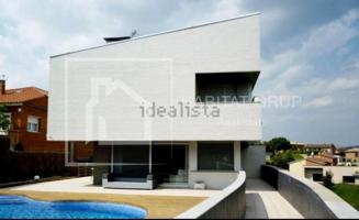 Chalet en venta en Girona photo 0