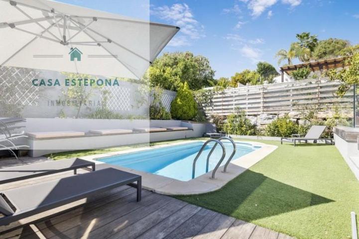 Chalet en venta en Benahavís, La Heredia photo 0