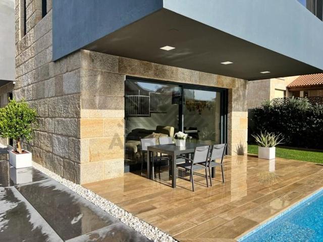 Chalet en venta en Vigo photo 0