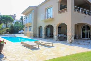 Chalet en venta en Castell-Platja d'Aro, Castell-Platja d'Aro photo 0