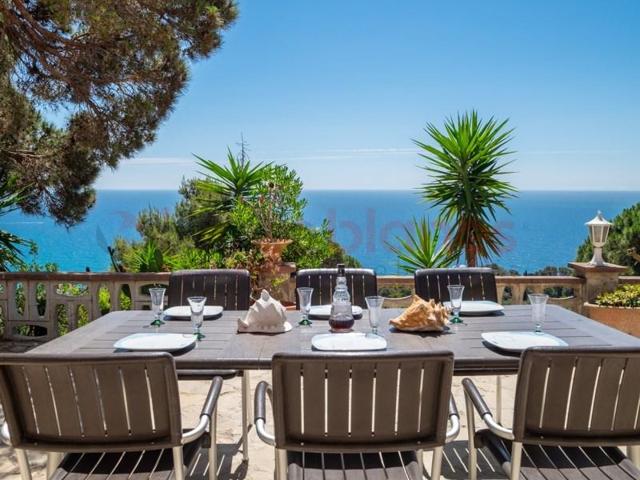 Casa en venta en Blanes photo 0